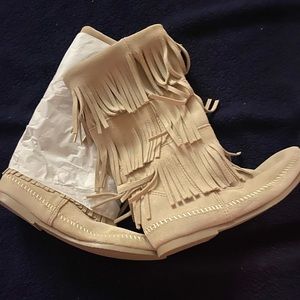 MinneTonka boots